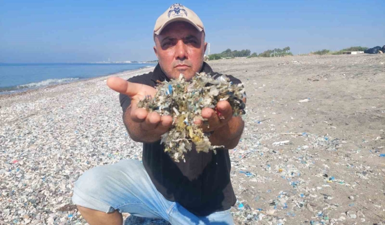 Mersin'de Tarsus-Kazanlı sahilinde plastik kirliliği alarmı