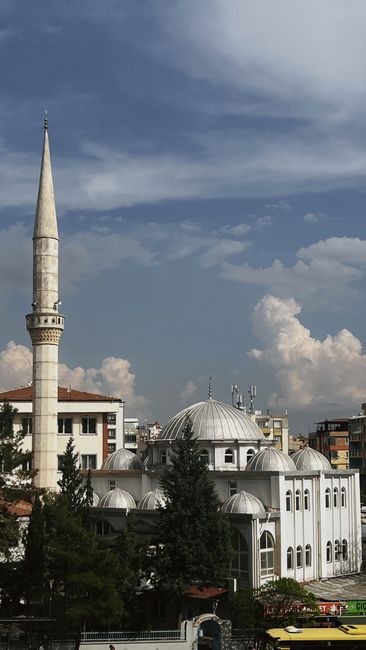 Mersin'de çocuklara cami sevgisi hediyelerle artırılıyor
