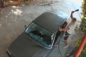 Mersin'de kadına ait araca satırla saldırı: Şüpheli gözaltında