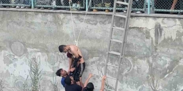 Mersin'de kanala düşen genç, arkadaşı tarafından kurtarıldı