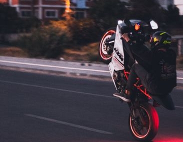 Mersin'de motosiklet kazasında genç sürücü hayatını kaybetti