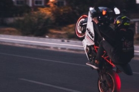 Mersin'de motosiklet ve traktör çarpıştı, bir kişi yaralandı