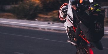 Mersin'de motosiklet ve traktör çarpıştı, bir kişi yaralandı