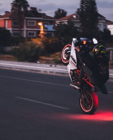Mersin'de motosiklet ve traktör çarpıştı, bir kişi yaralandı