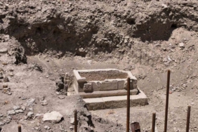 Mersin'de sağlık ocağı inşaatında lahit mezar bulundu