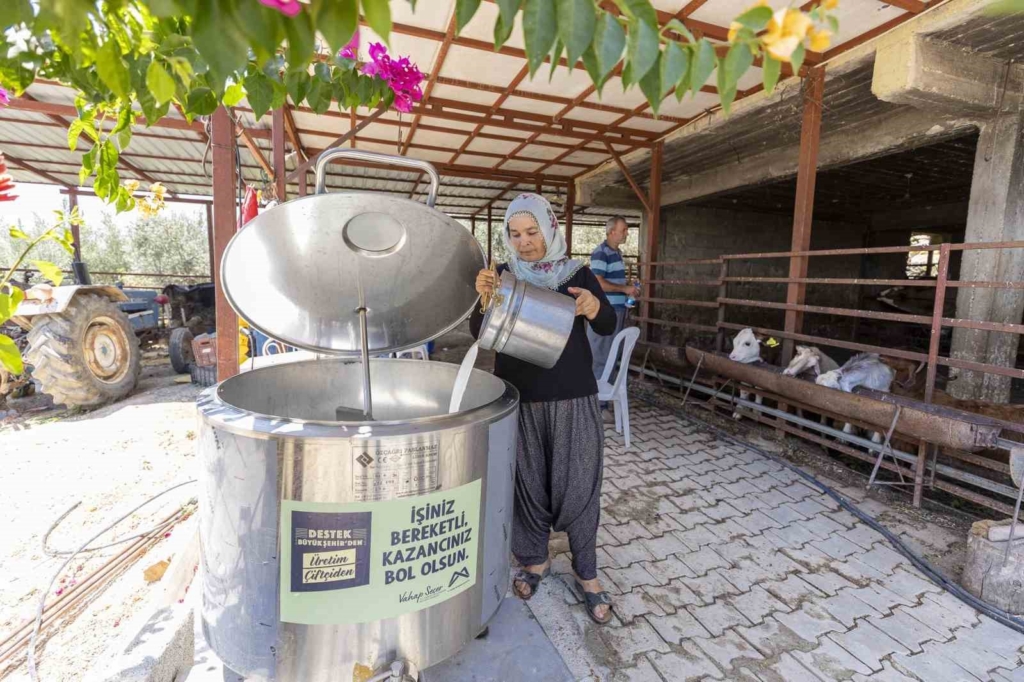 Mersin'de üreticilere süt soğutma tankı desteği sağlanıyor