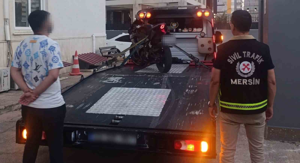 Mersin'de yaya yolunda tehlikeli sürüş yapan aday sürücünün ehliyeti iptal edildi