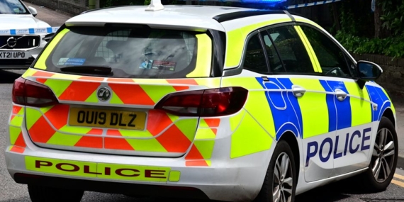 Middlesbrough'da ters yönde giden otomobil polis aracına çarptı, 7 ölü