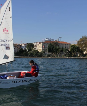 Milli Eğitim Bakanı Tekin, İzmir'de Yelken Yaz Okulu Kapanışında Konuştu