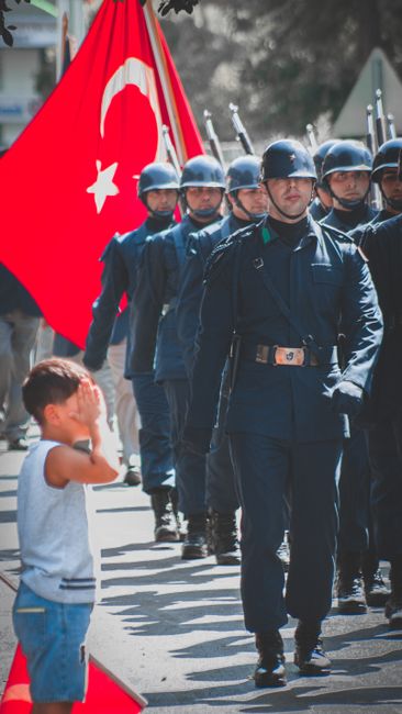 Milli Savunma Bakan Yardımcısı Ayhan, Bayburt'ta duygusal paylaşımda bulundu
