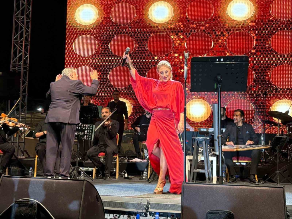 Muazzez Ersoy Kayseri'de Hayranlarına Unutulmaz Bir Gece Yaşattı