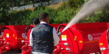 Muğla Büyükşehir, kırsal mahallelere 25 yeni yangın tankeri sağladı