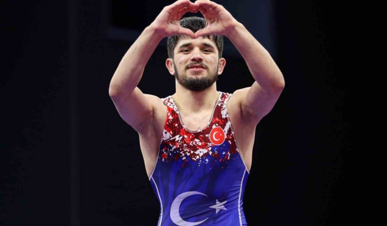 Muhammet Karavuş, Akdeniz Oyunları'nda Altın Madalya Kazandı