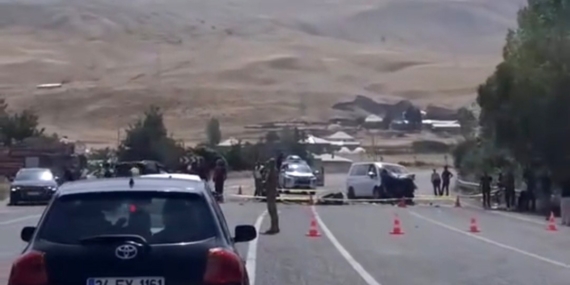 Muradiye'de kafa kafaya çarpışma: 2 ölü, 9 yaralı