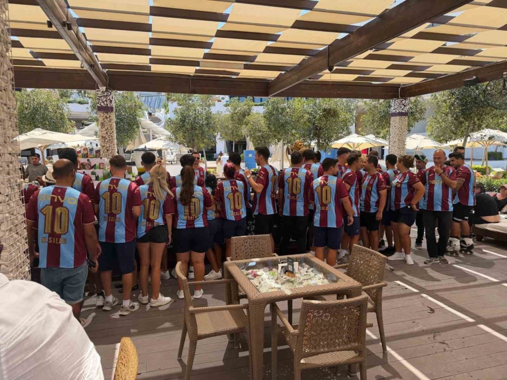 Murat Bozoğlu, Trabzonspor sevgisini Girne'de 250 forma ile yaydı