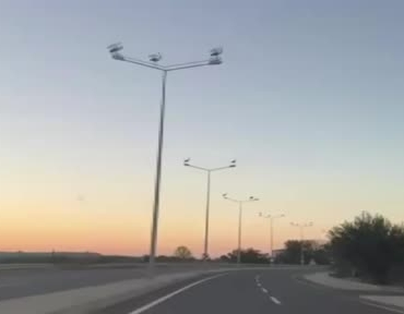 Muratlı'da Leylekler Aydınlatma Direklerini Tercih Etti