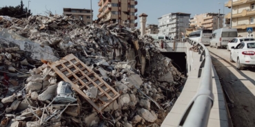 Napoli yakınlarında 4.7 büyüklüğünde deprem hasara yol açtı