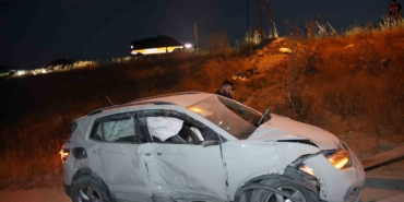 Nevşehir'de lastiği patlayan otomobil takla attı, 2 kişi yaralandı