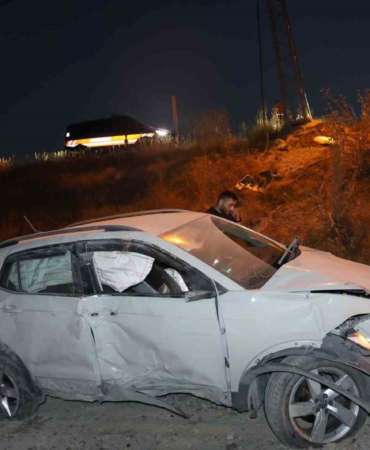 Nevşehir'de lastiği patlayan otomobil takla attı, 2 kişi yaralandı