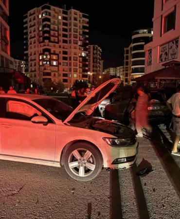 Niğde'de zincirleme trafik kazası: Sürücü kaçtı