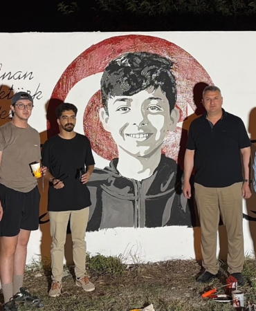 OKUL SALDIRISINDA HAYATINI KAYBEDEN ADNAN'IN PORTRESİ MEMLEKETİNDE DUVARA ÇİZİLDİ