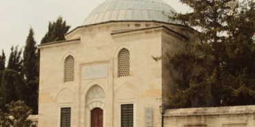 Osmangazi Gençlik Kolları'ndan Hamzabey Külliyesi'ne Temizlik