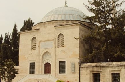 Osmangazi Gençlik Kolları'ndan Hamzabey Külliyesi'ne Temizlik