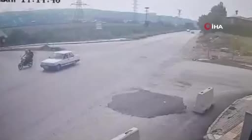 Osmaniye'de hafif ticari araç ve otomobil çarpıştı, 2 yaralı