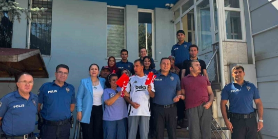 Otizmli çocuklar Kocatepe Karakolu Başkomiseri'ne teşekkür etti