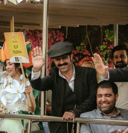 Özcan Deniz, Uluslararası Bursa Festivali'nde unutulmaz bir final sundu
