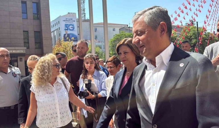 Özgür Özel, Eskişehir'de cenaze törenine katıldı