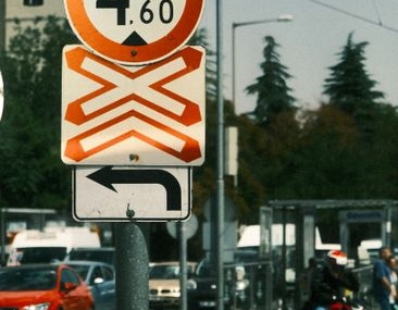 Patnos'ta trafik güvenliği için kavşak düzenlemeleri yapılıyor