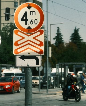 Patnos'ta trafik güvenliği için kavşak düzenlemeleri yapılıyor