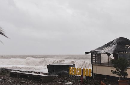 Sakarya'da Olumsuz Hava Koşulları Nedeniyle Denize Giriş Yasaklandı