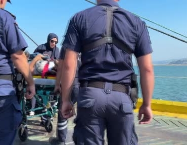 Samsun Limanı'na dönen Ural gemisinde yaralı mürettebat hastaneye kaldırıldı