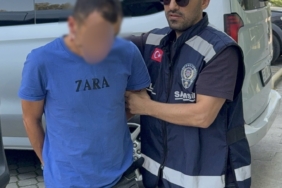 BOŞANMA AŞAMASINDAKİ EŞİNİ BIÇAKLA YARALADI