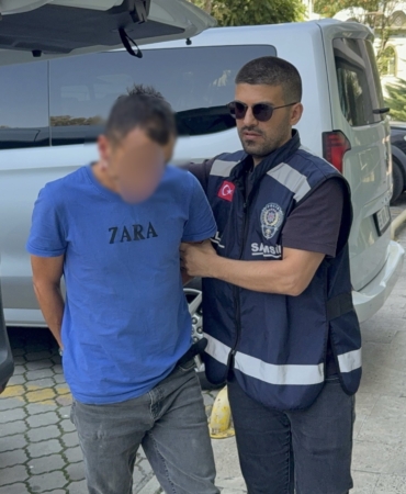 BOŞANMA AŞAMASINDAKİ EŞİNİ BIÇAKLA YARALADI