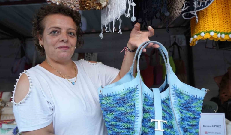 Samsun'da Kadın Emeği Festivali'nde Kanserle Mücadele Eden Bir Kadın