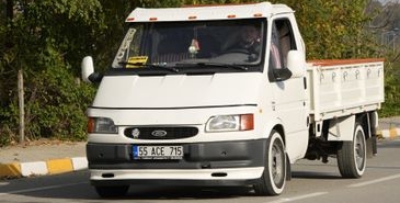 Samsun'da motosiklet kamyona çarptı, 2 kişi yaralandı
