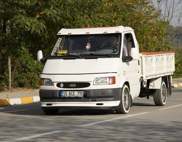 Samsun'da motosiklet kamyona çarptı, 2 kişi yaralandı