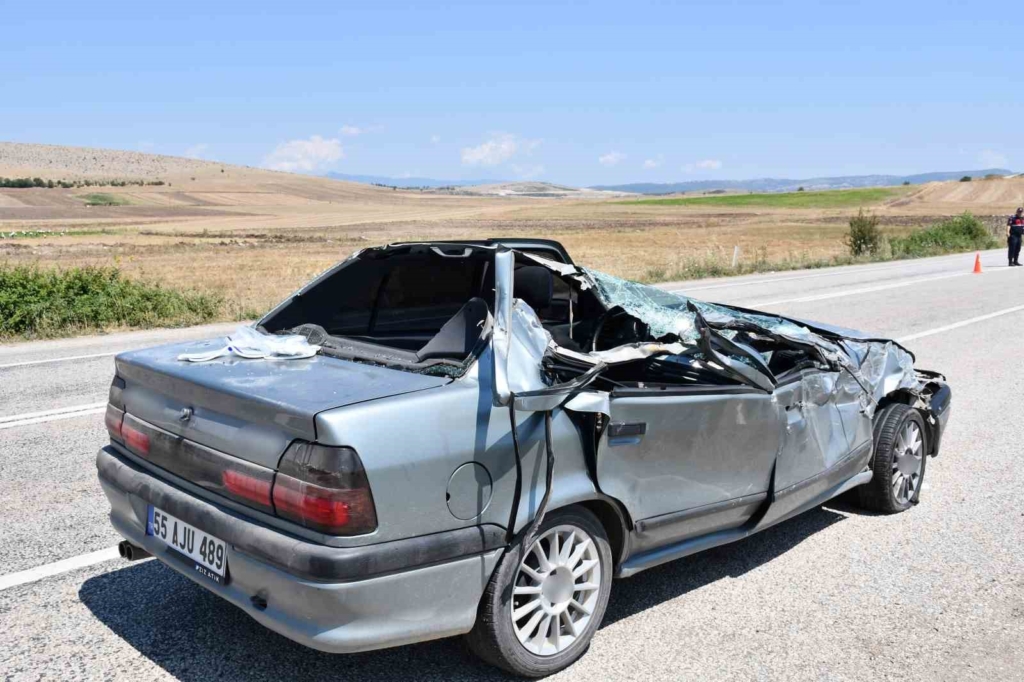 Samsun'da otomobil ve kamyonet çarpıştı, 6 kişi yaralandı