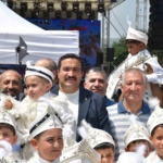 Sarıkamış'ta 300 çocuğa toplu sünnet şöleni düzenlendi