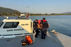 Sedir Adası'nda kayalıklardan düşen vatandaşa tıbbi tahliye