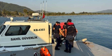 Sedir Adası'nda kayalıklardan düşen vatandaşa tıbbi tahliye
