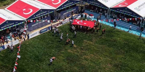 Serdar Yıldırım, 11. Arnavutköy Yağlı Güreşleri'nin Başpehlivanı Oldu