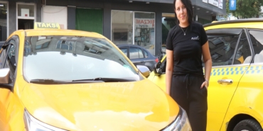 SERVİS ŞOFÖRLÜĞÜNDEN TAKSİCİLİĞE: ERKEKLERE MEYDAN OKUYAN KADIN