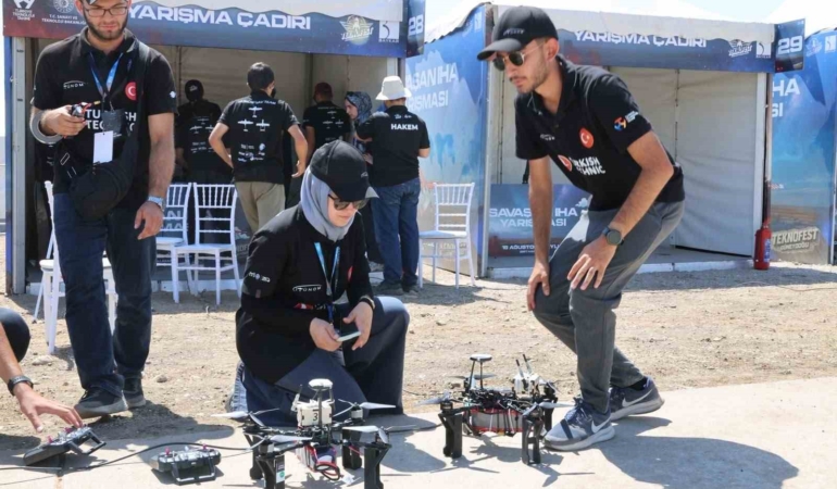 Siirt'te Savaşan İHA Yarışması Devam Ediyor