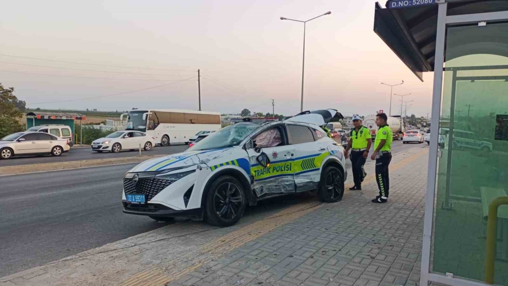 Silifke'de trafik kazasında 1 polis yaralandı
