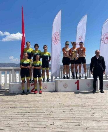 Sivas Gençlik Spor Kulübü U17 Kadın Bisiklet Takımı Türkiye İkincisi