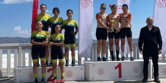 Sivas Gençlik Spor Kulübü U17 Kadın Bisiklet Takımı Türkiye İkincisi